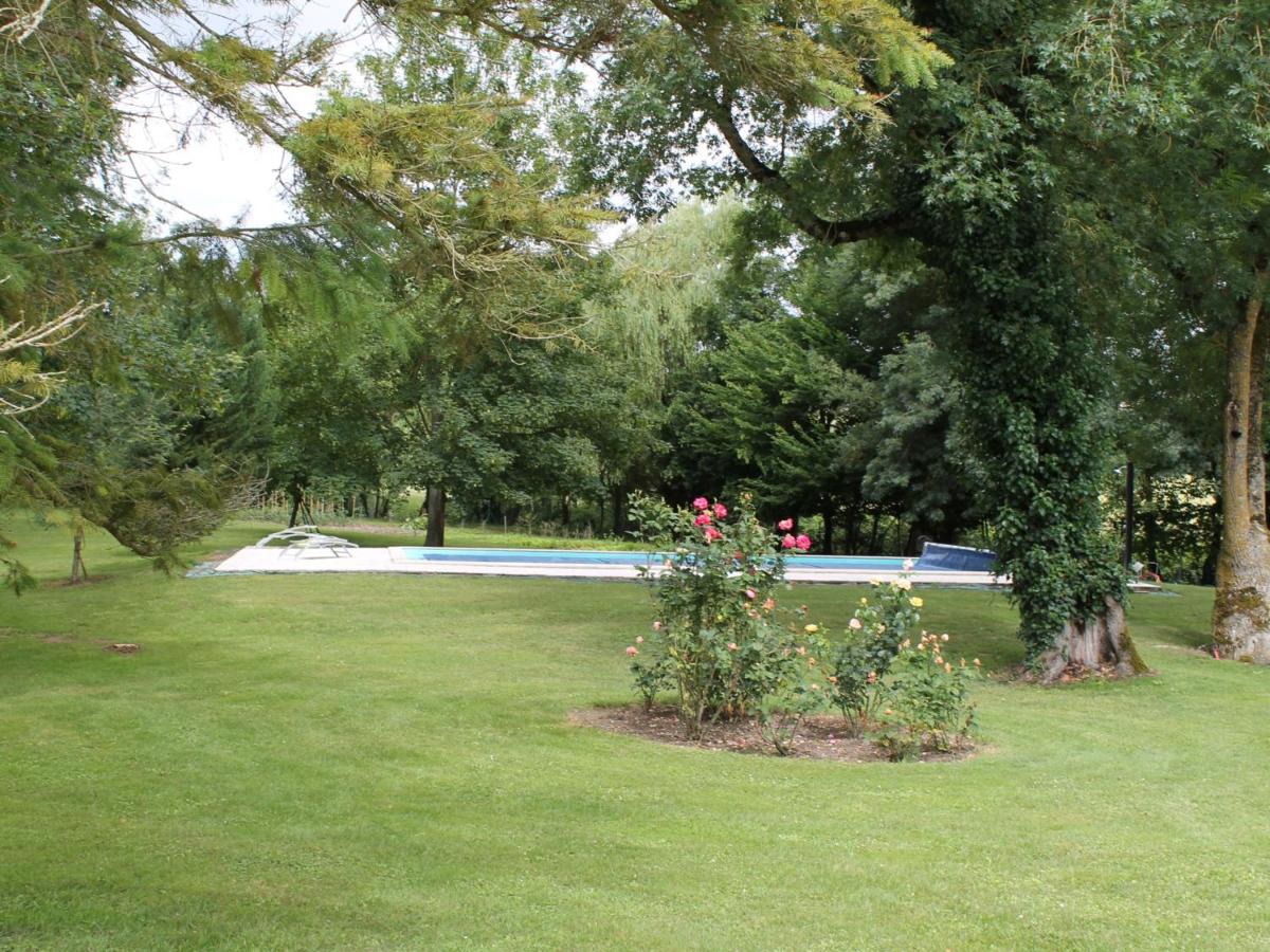 Maison au calme avec piscine couverte, à 10 min de La Roche Posay et des Thermes, WIFI inclus - FR-1-541-43 - Housity