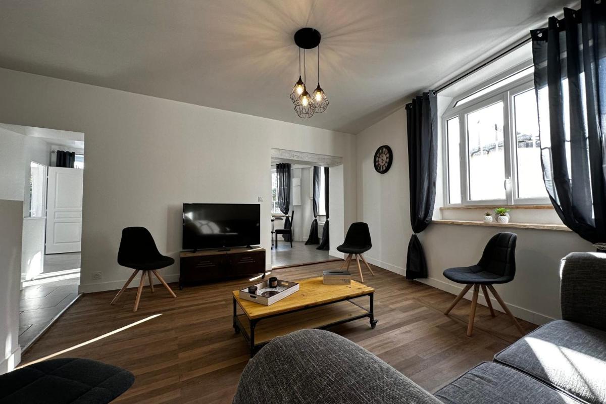 Suitetrails - Charming old house in the heart of a small rural town