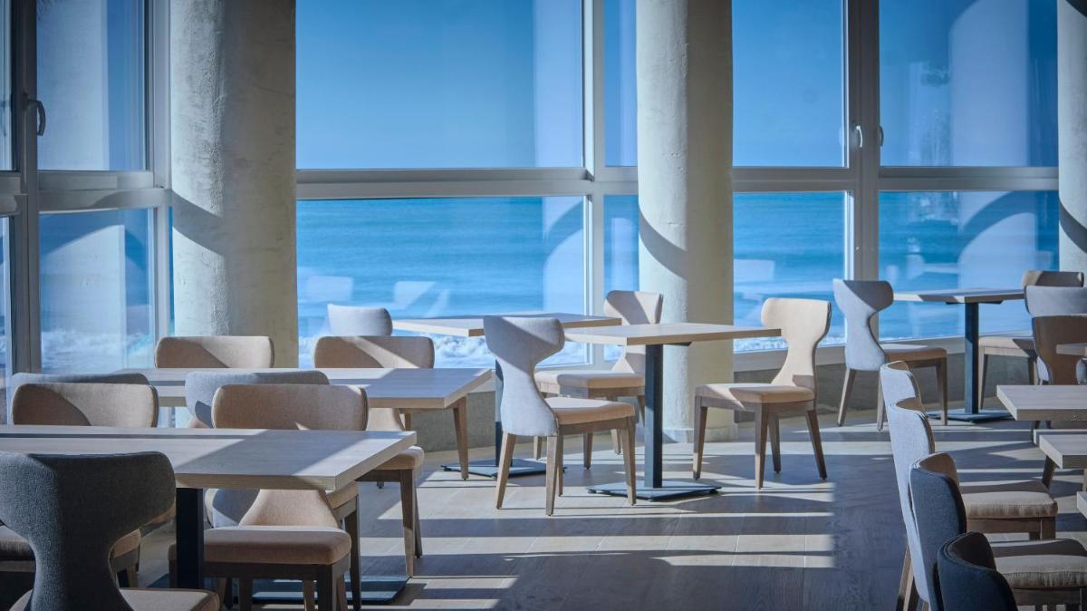 Zona de estar de Cádiz Bahía by QHotels