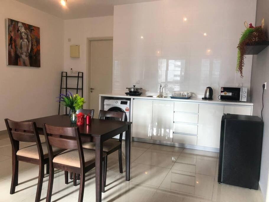 Cozy 2BR APT @Ampang Embassy Row - Housity