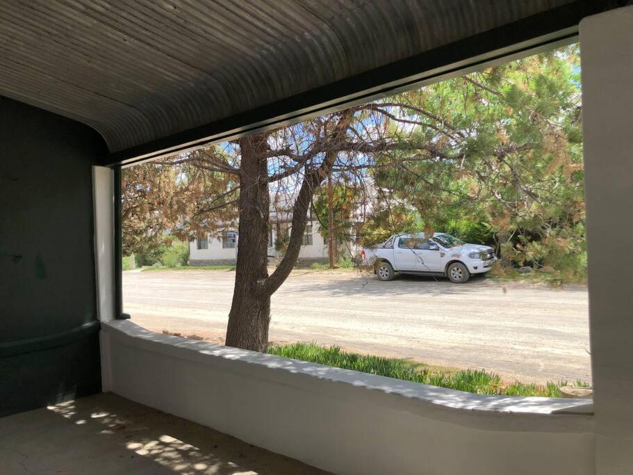 Fugard's Retreat, Karoo House, Nieu Bethesda - Housity