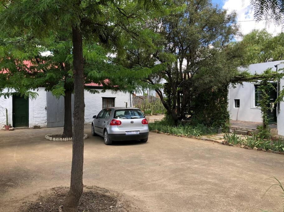 Fugard's Retreat, Karoo House, Nieu Bethesda - Housity