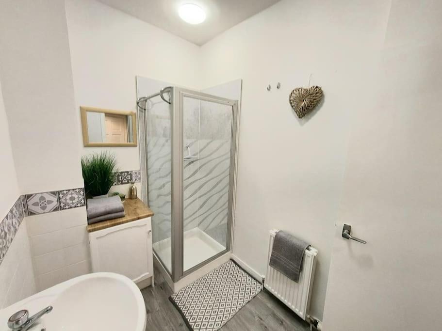 Granite Getaways - The Terrace Below - Housity