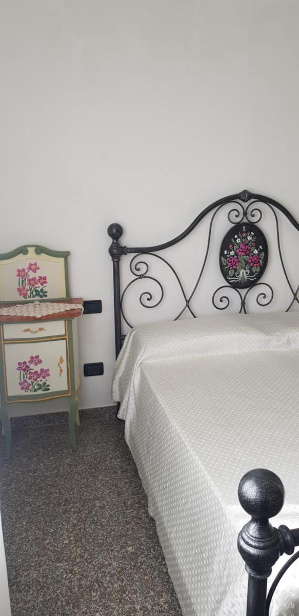 The Flowers Rose - Housity