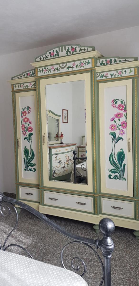 The Flowers Rose - Housity