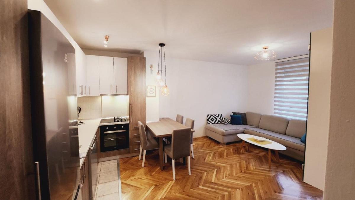 Stan na dan Banja luka - Housity