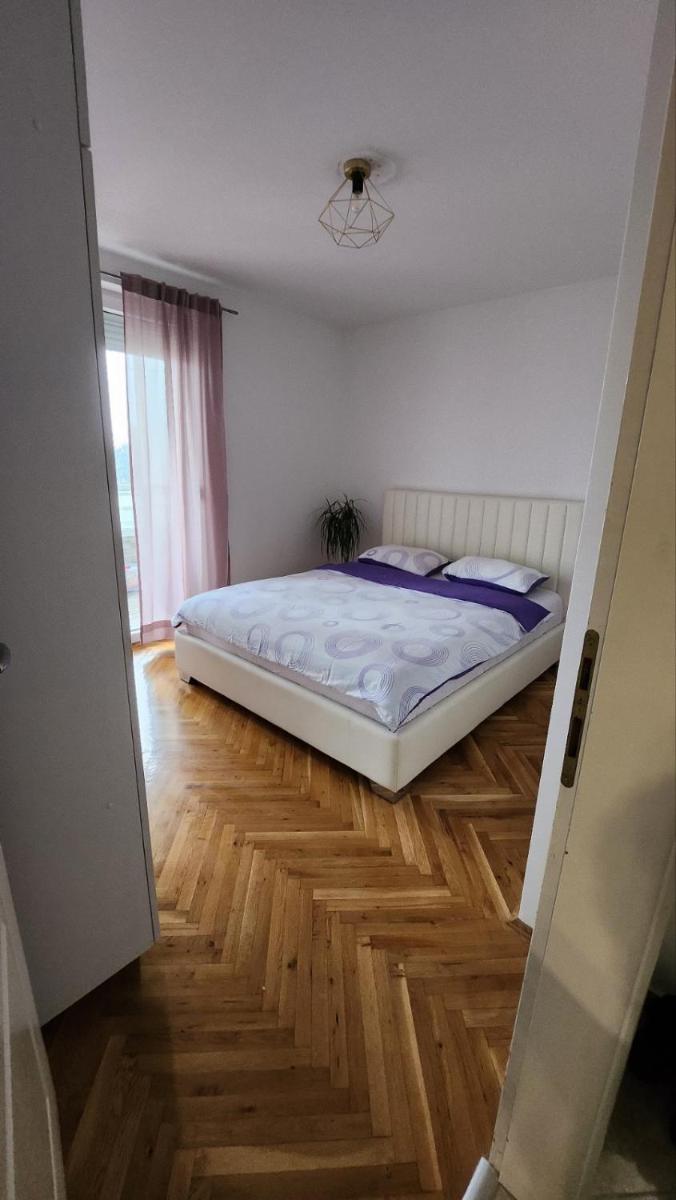 Stan na dan Banja luka - Housity