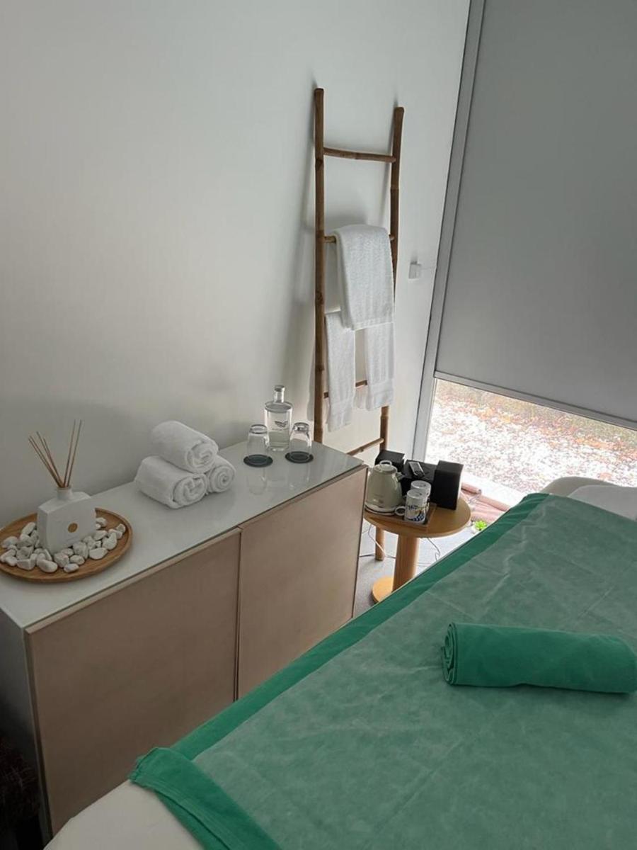 Uma cama ou camas num quarto em Boticas Hotel Art & SPA