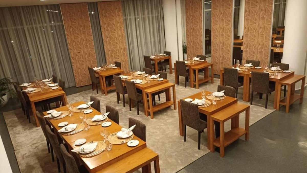 Um restaurante ou outro lugar para comer em Boticas Hotel Art & SPA