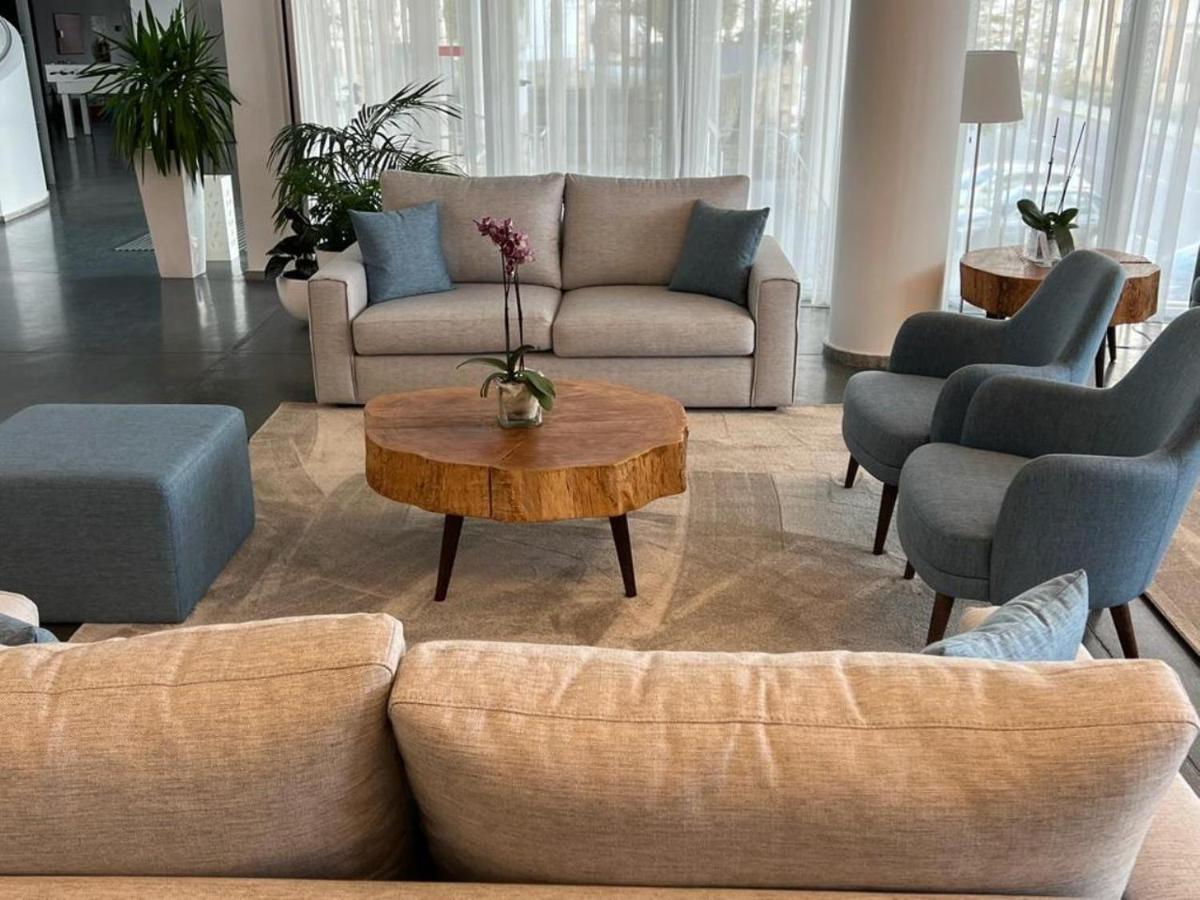 Uma área de estar em Boticas Hotel Art & SPA