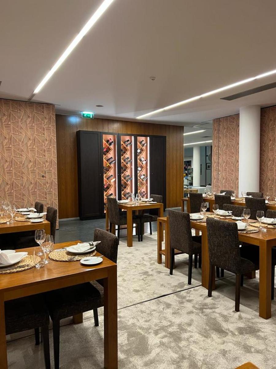 Uma área de estar em Boticas Hotel Art & SPA