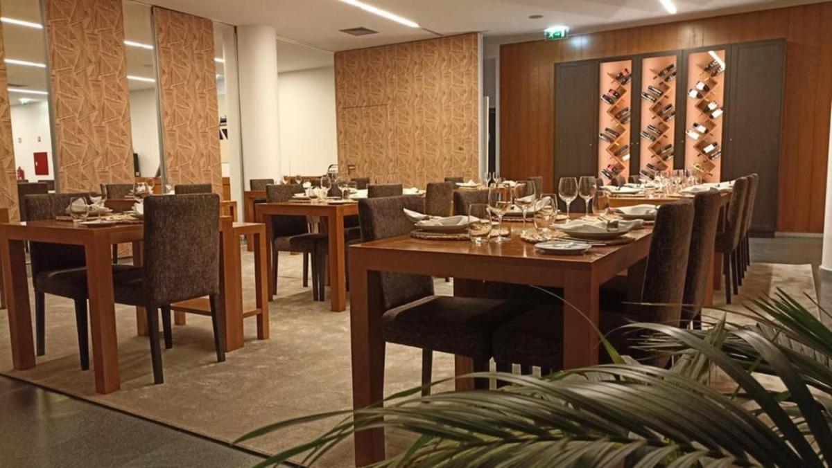 Um restaurante ou outro lugar para comer em Boticas Hotel Art & SPA