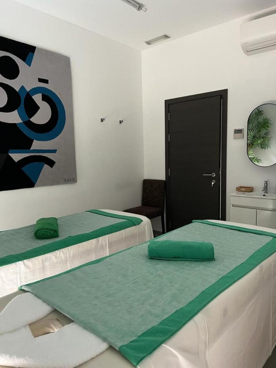 Uma cama ou camas num quarto em Boticas Hotel Art & SPA