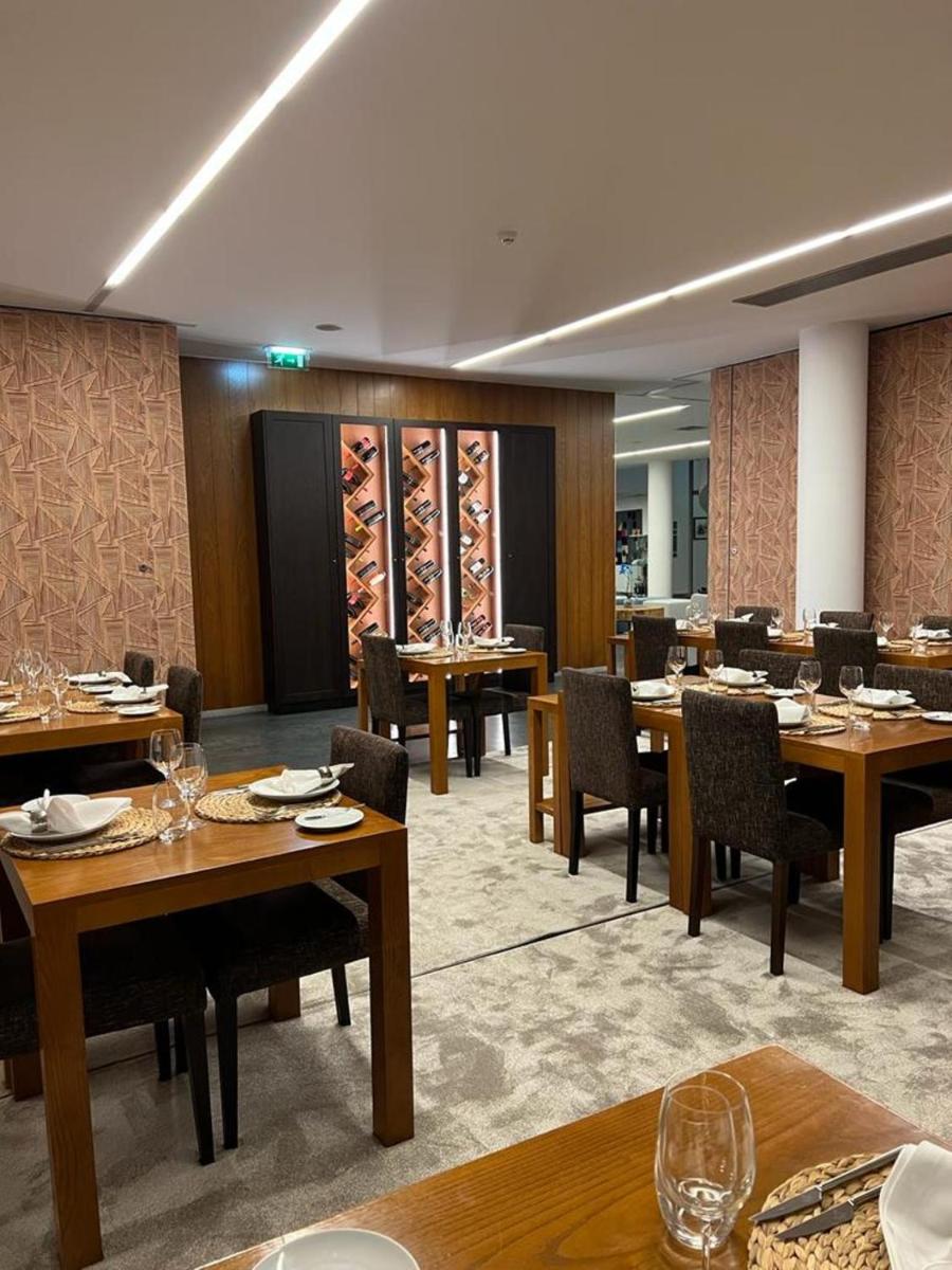 Um restaurante ou outro lugar para comer em Boticas Hotel Art & SPA