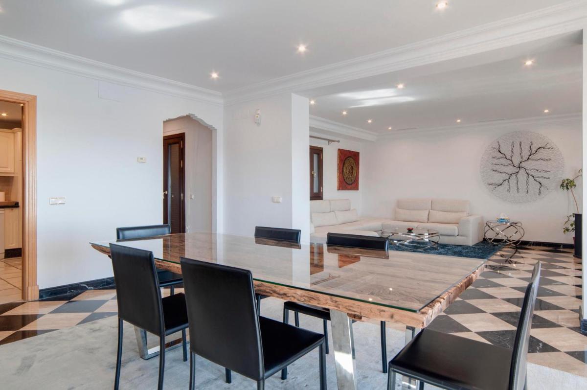 218 Puerto Banus Marbella Front Line 270 meters - Housity