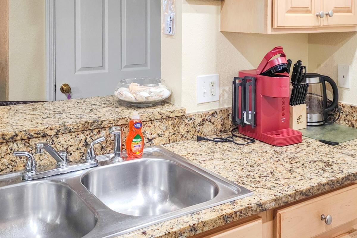 Lighthouse Road Retreat - Housity
