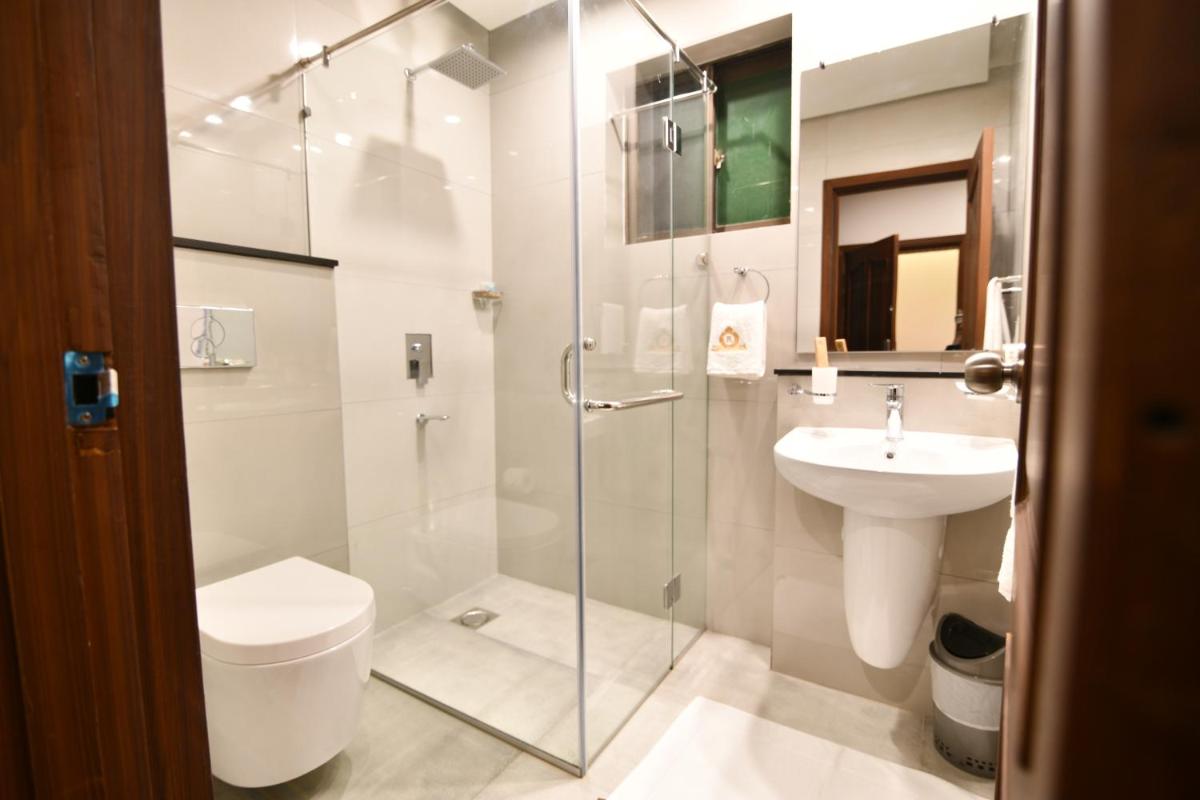 Suitetrails - Royal Regency Hotel