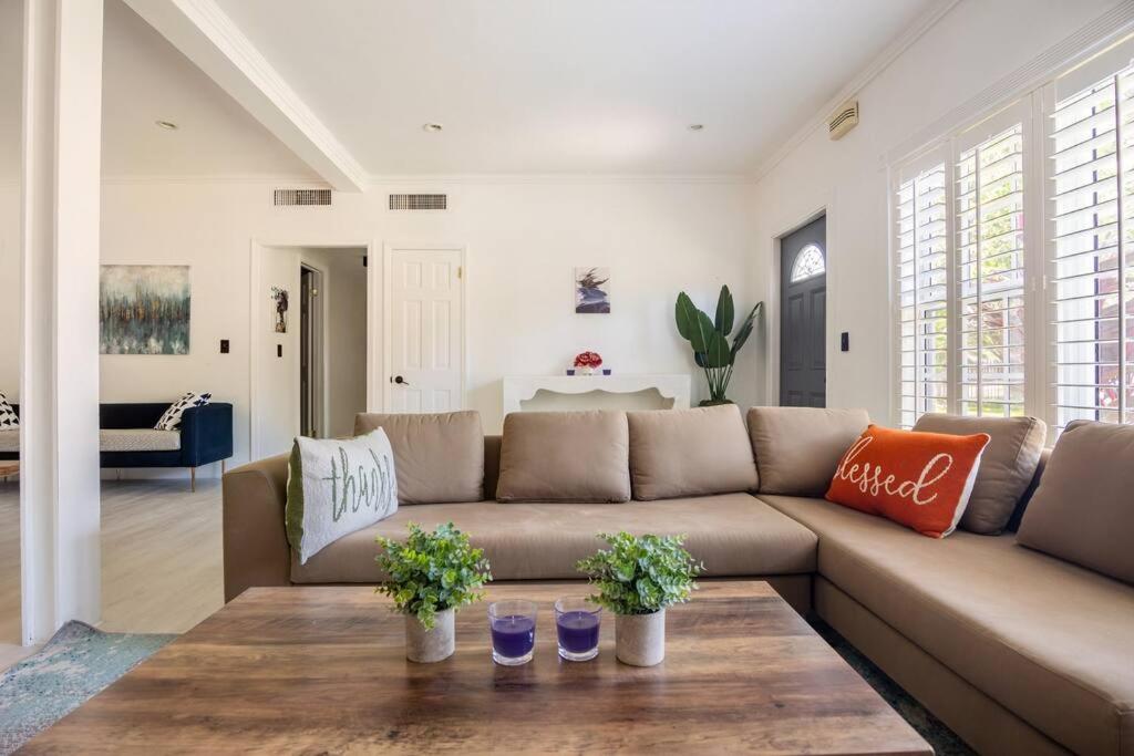 Luxury Miami Retreat 3 Beds2 Bath On Land! - Housity