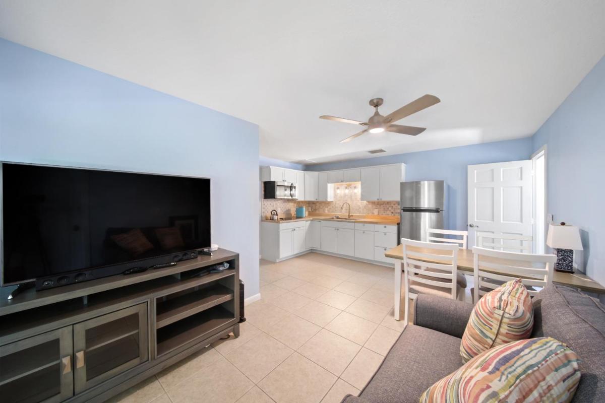 Jensen Beach pool home w/ Guest Suite - Housity