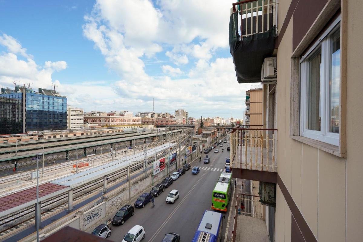 Mediterranea Apartment- CENTRAL STATION - FREE WIFI&NETFLIX - Housity