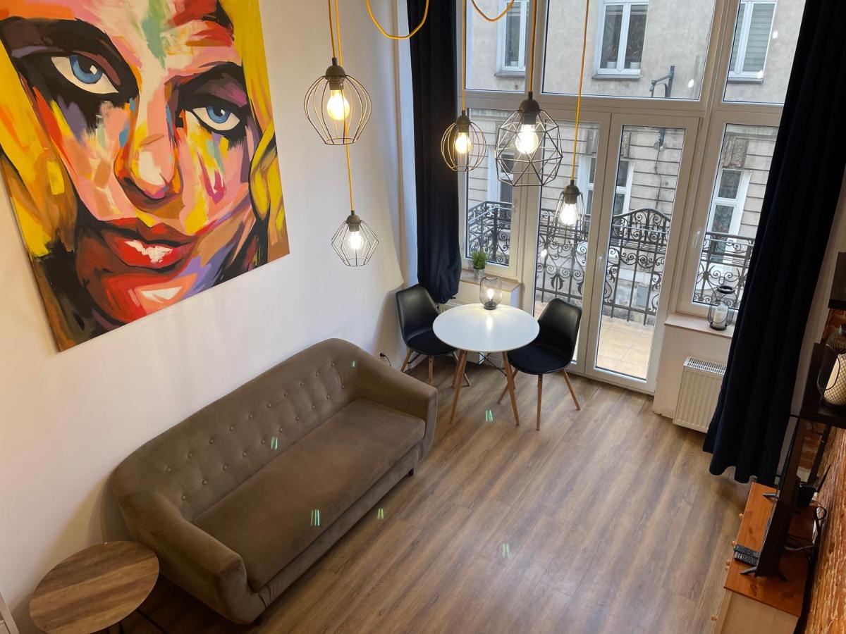 Urokliwy Loft w NCŁ Kamienica Vabank nr 18 - Housity