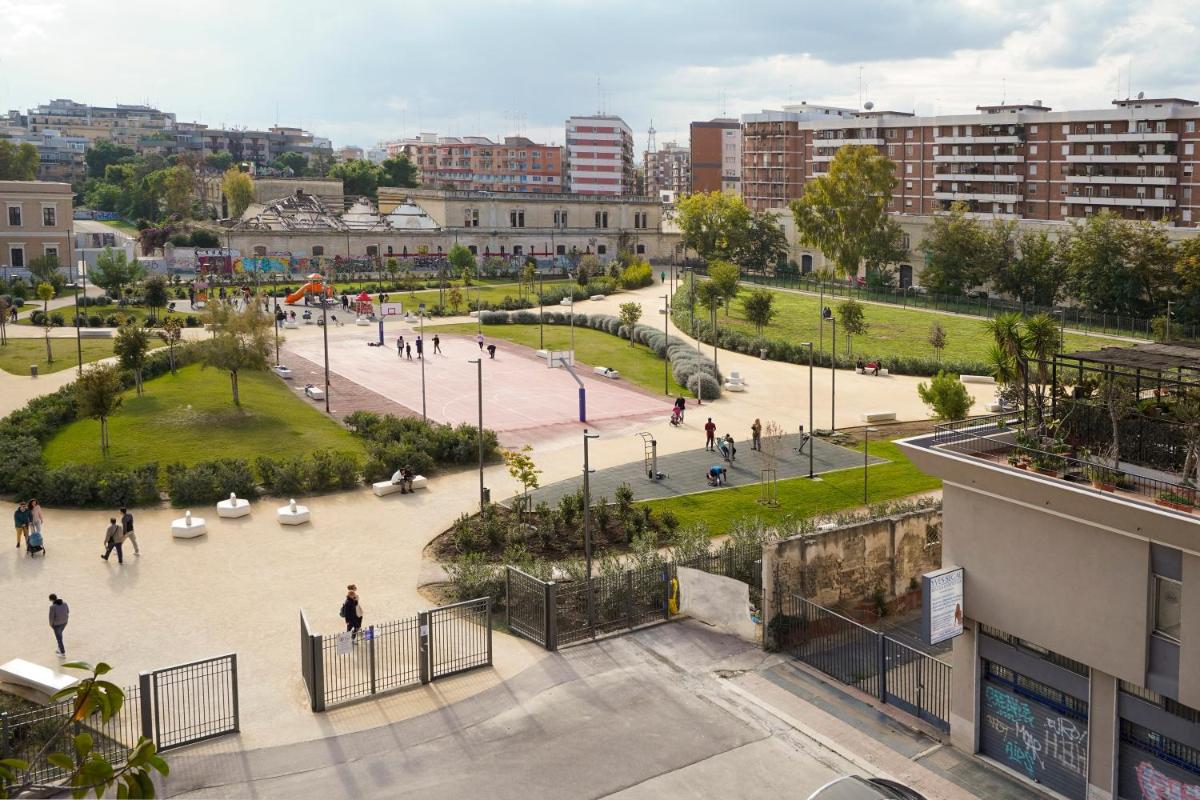 Mediterranea Apartment- CENTRAL STATION - FREE WIFI&NETFLIX - Housity