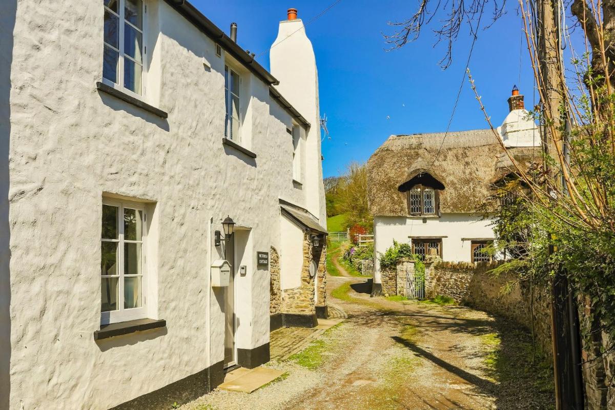 CROYDE VICTORIA COTTAGE 2 Bedrooms - Housity