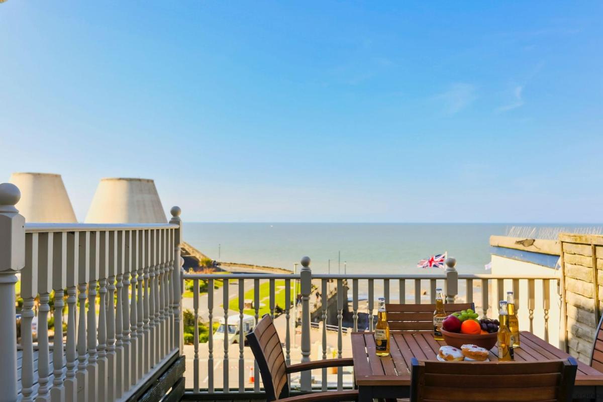 ILFRACOMBE RAPHAEL 2 Bedrooms - Housity