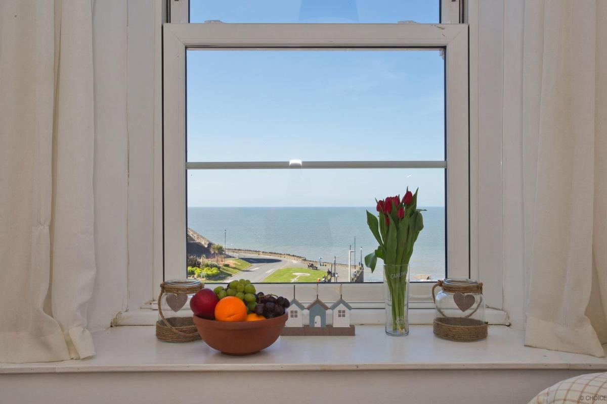 ILFRACOMBE RAPHAEL 2 Bedrooms - Housity