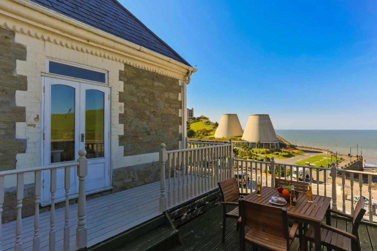 ILFRACOMBE RAPHAEL 2 Bedrooms - Housity