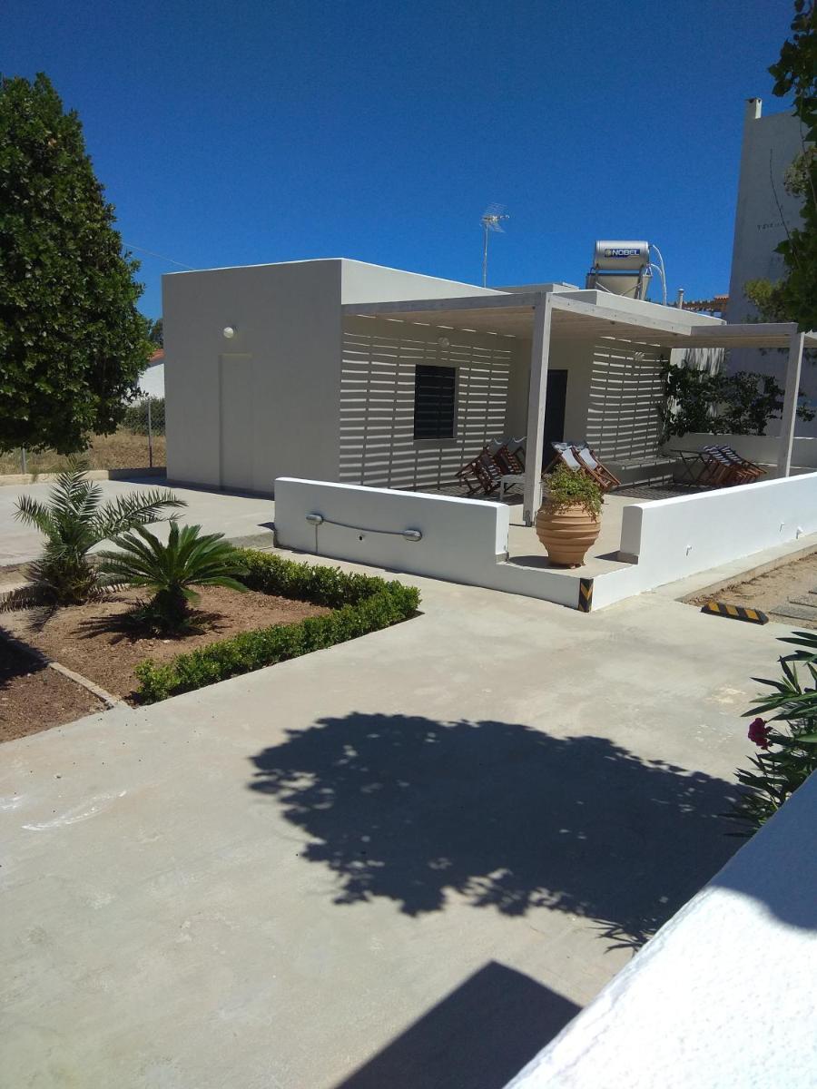 Suitetrails - small villa by the sea