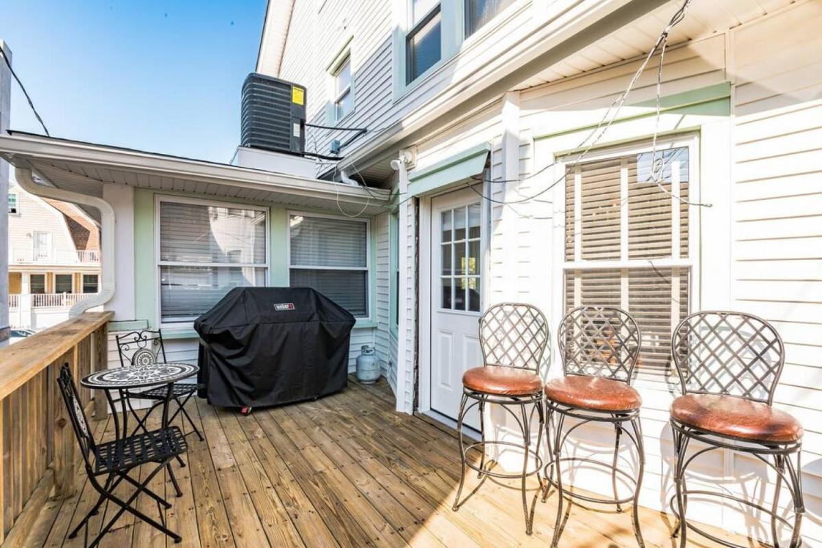 Full House Beach Block Sleeps 26 Ocean views - Housity
