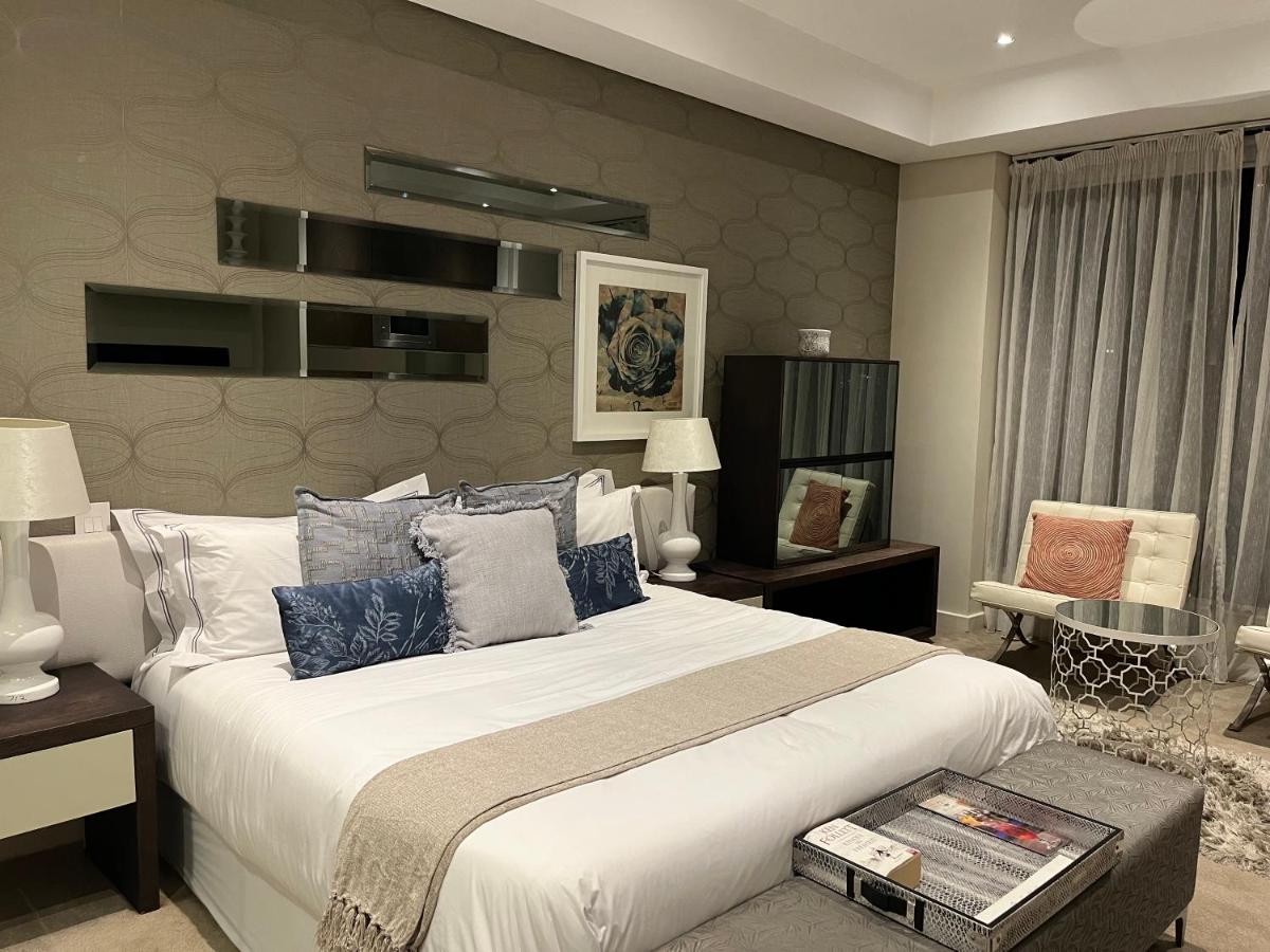 Suitetrails - Sandton Skye Executive Suite - With inverter