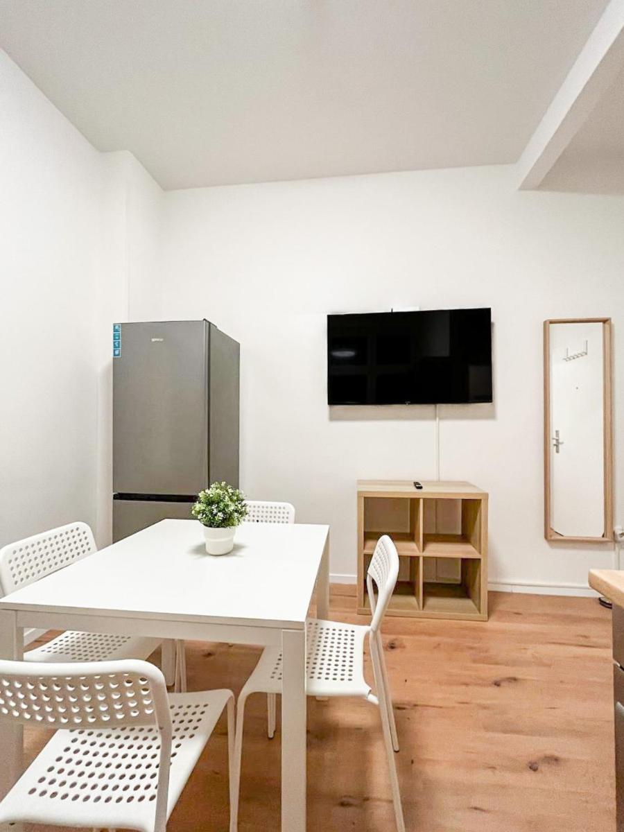 Suitetrails - Tolstov Apartments - 1 Room Monteur Apartment - 25min Messe DUS