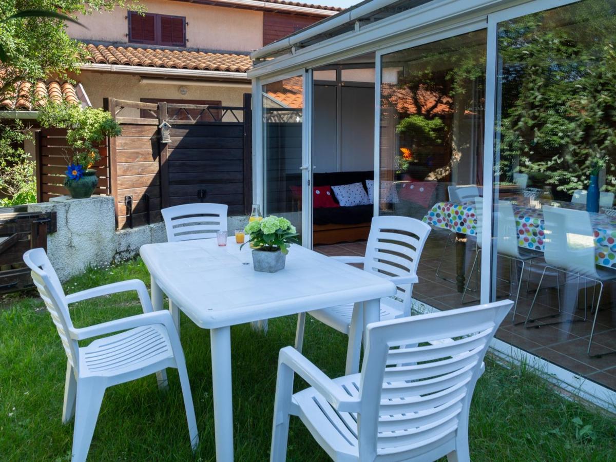 Villa Mitoyenne avec Jardin, Proche Plage à Seignosse, Piscine, Parking Privé et Wifi - FR-1-239-421 - Housity