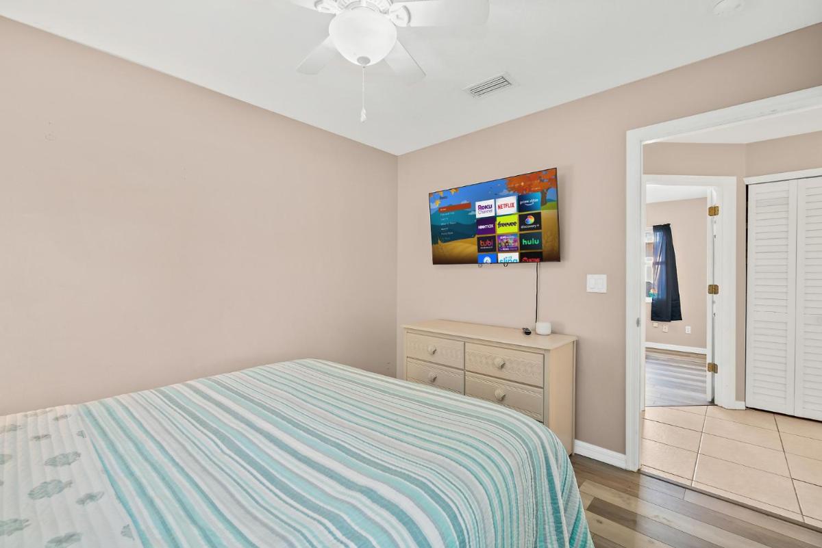 Banana Cabana Two Unit Duplex Walk To The Beach - Housity