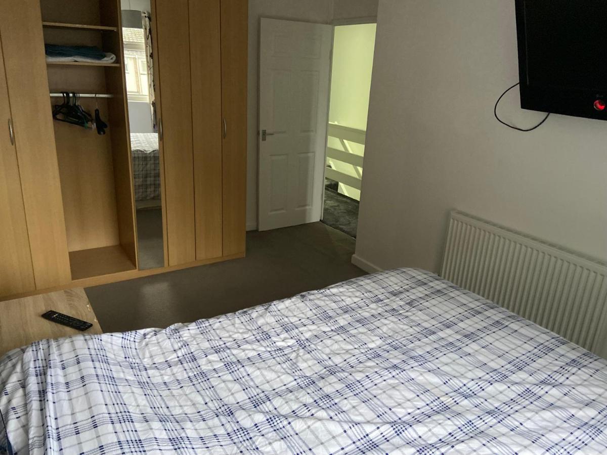 Fully equipped Large 3 bedroom - Housity