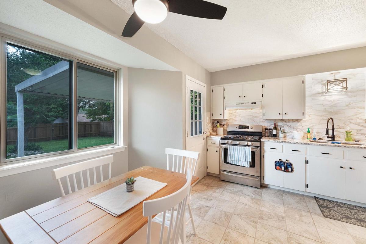 Brick House, Big Yard, Pets Welcome, 10 min to DT - Housity