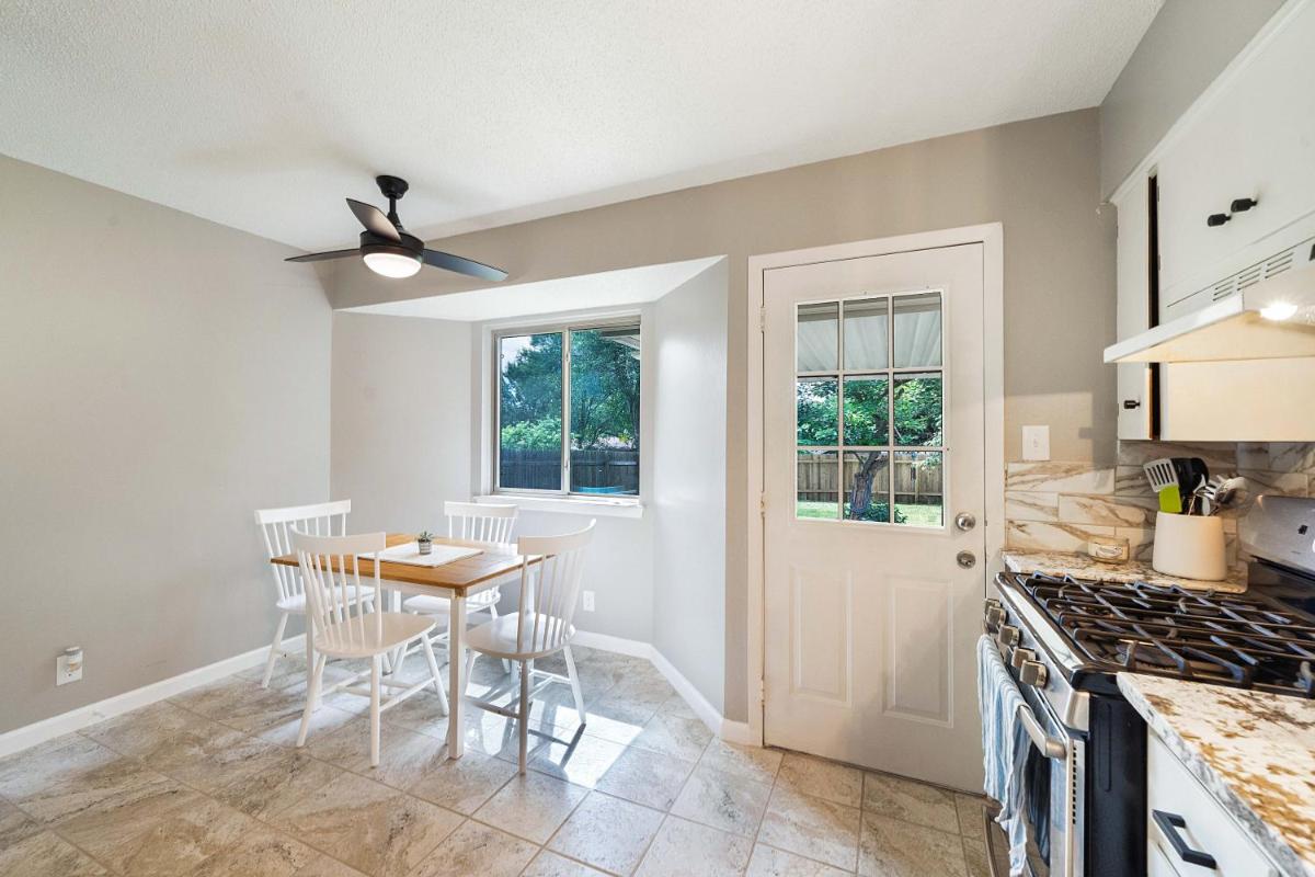 Brick House, Big Yard, Pets Welcome, 10 min to DT - Housity