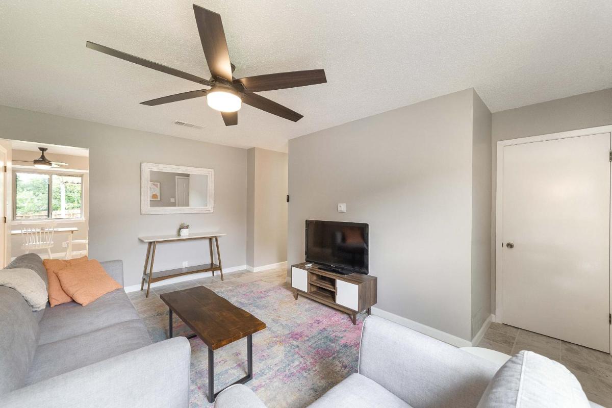 Brick House, Big Yard, Pets Welcome, 10 min to DT - Housity