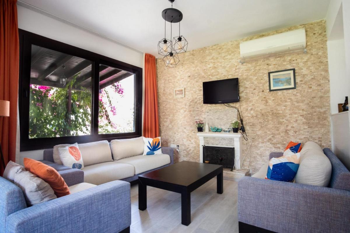 Astonishing Villa with Pool near Tilkicik Bay - Housity