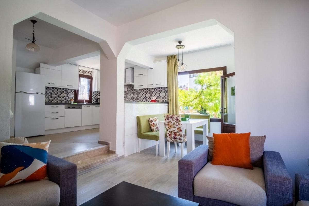 Astonishing Villa with Pool near Tilkicik Bay - Housity