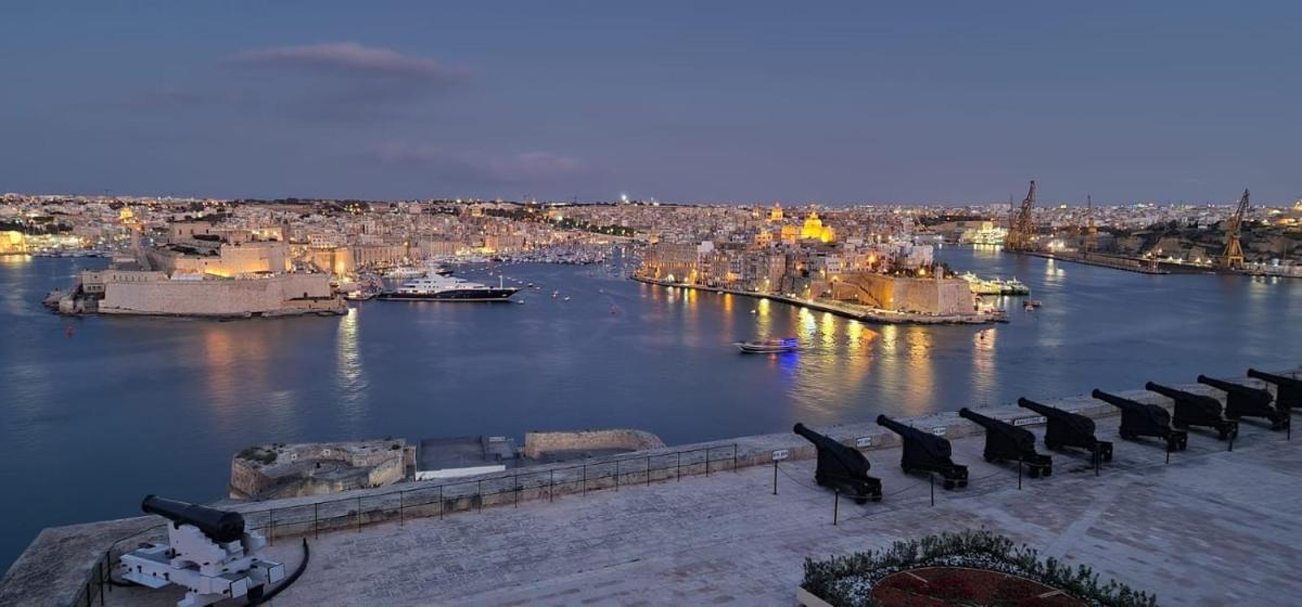Valletta Harbour View Apartment - Housity