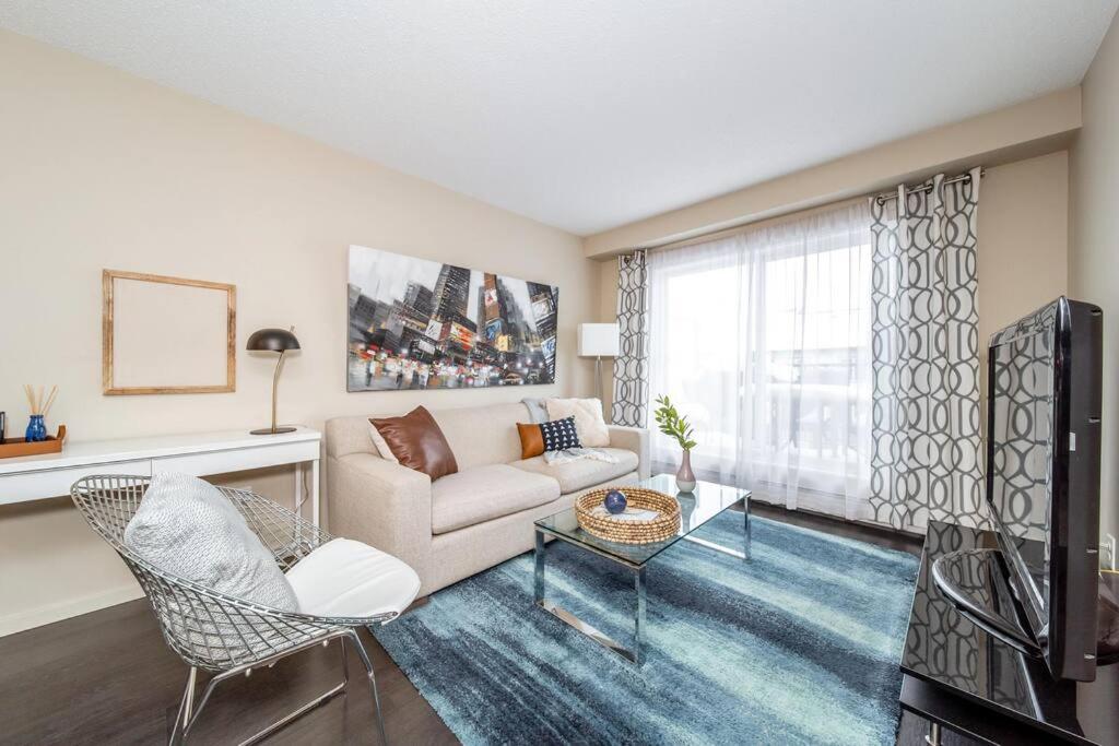 Trendy Windermere Condo, AirCon, Top Floor, King Bed, Secure UG Parking, BBQ! - Housity