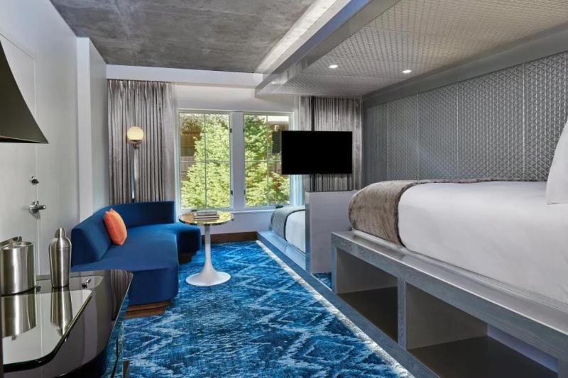 W Hotel Aspen - Hotel Room With 2 Queens - Housity