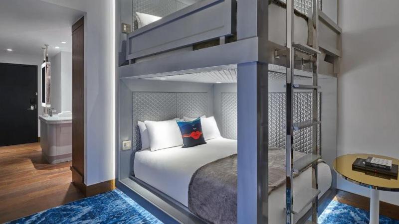 W Hotel Aspen - Hotel Room With 2 Queens - Housity