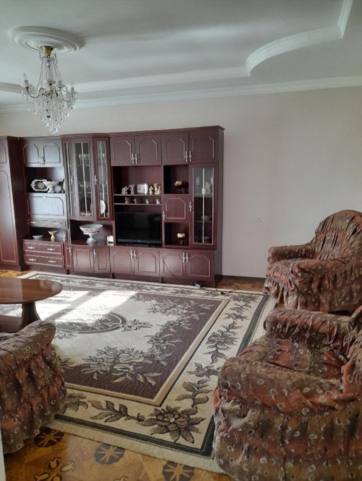 Narek hyowratown - Housity
