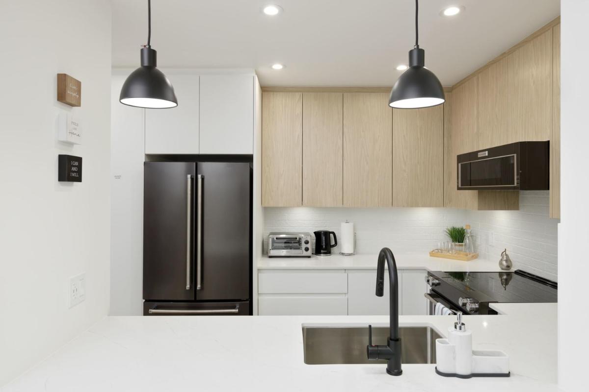 Newly Built 1 BD-Condo Centrally Located-Poco - Housity