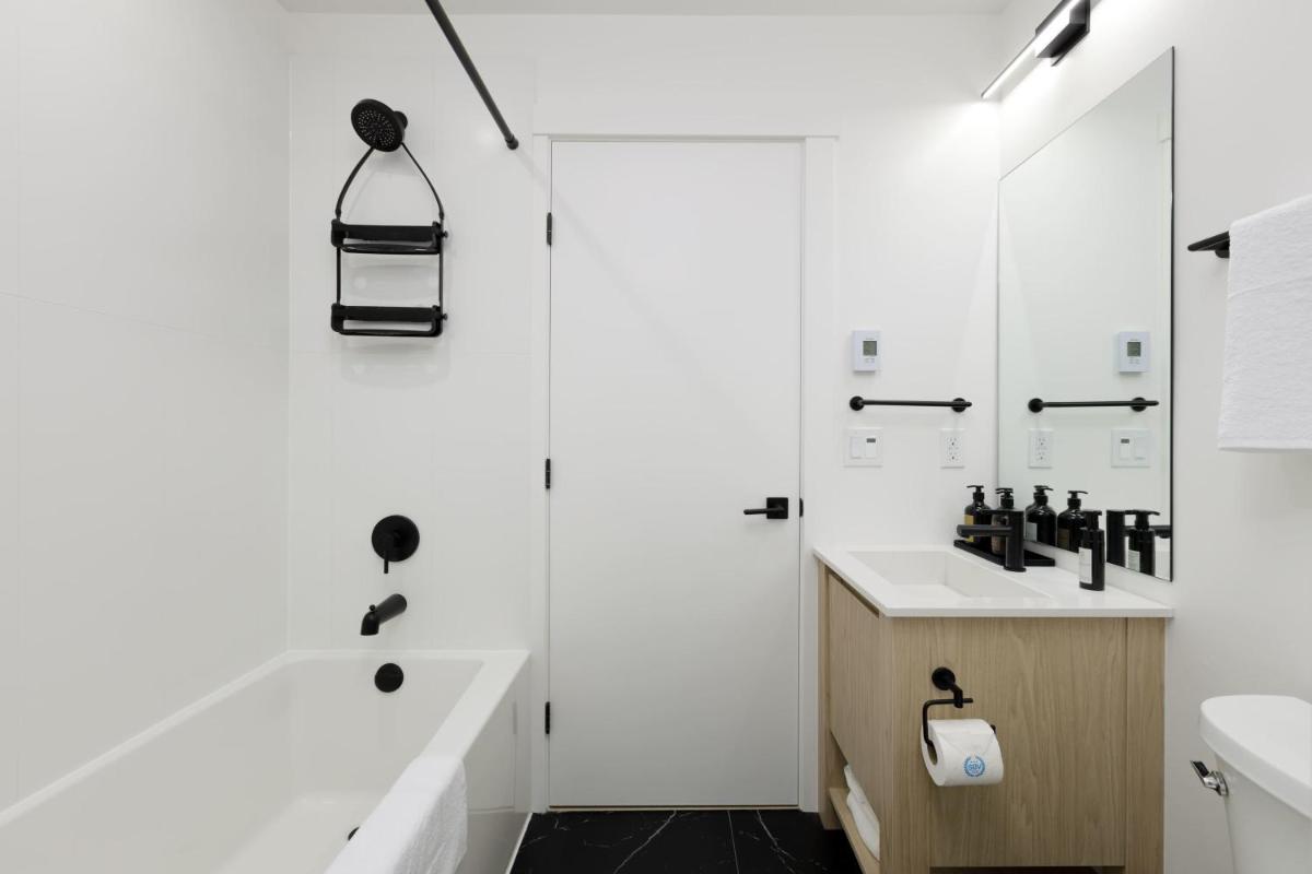 Newly Built 1 BD-Condo Centrally Located-Poco - Housity