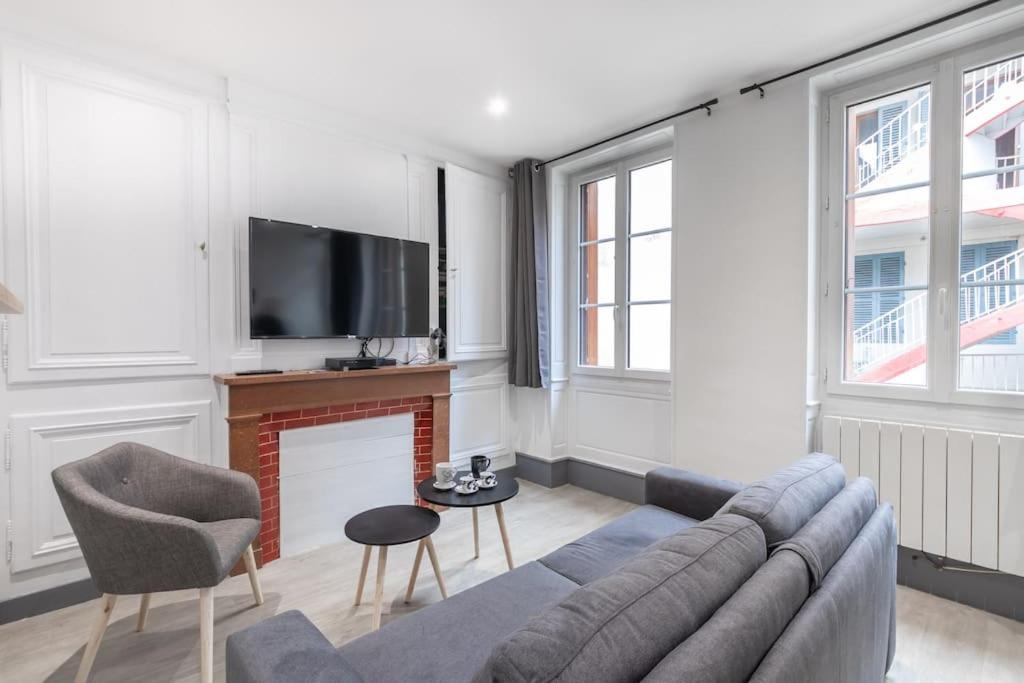 Cabana & L'Ain, Lune & L'Eau - Housity